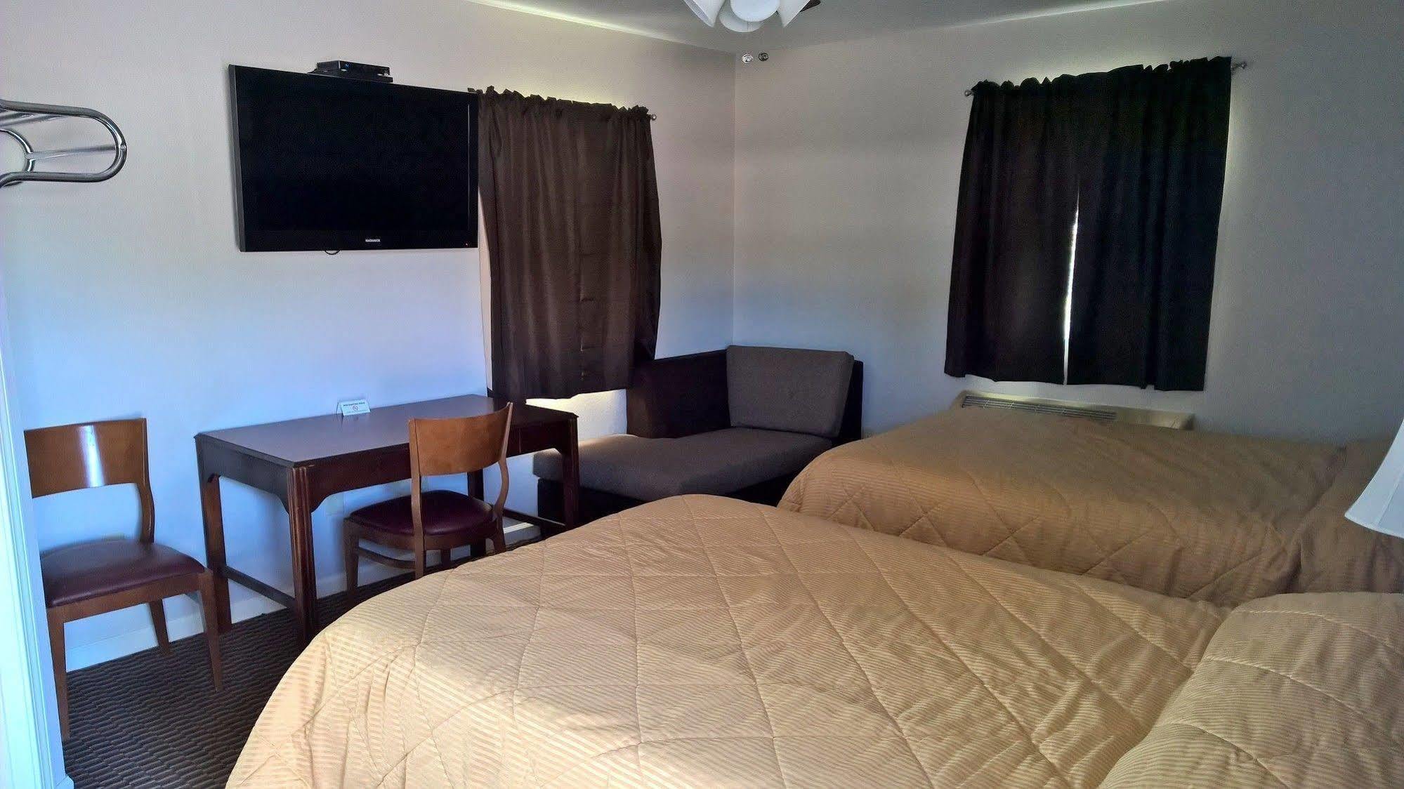 Higginsville Classic Motel מראה חיצוני תמונה
