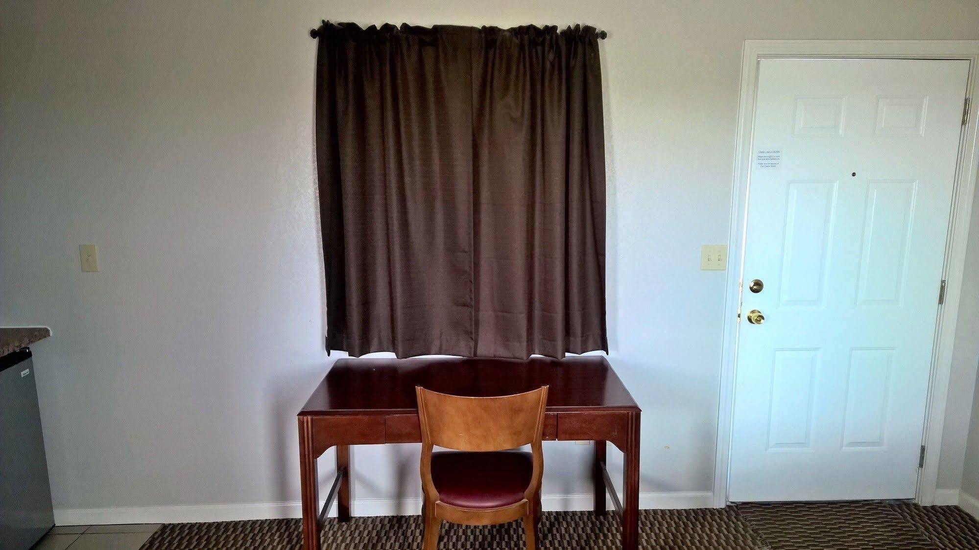 Higginsville Classic Motel מראה חיצוני תמונה