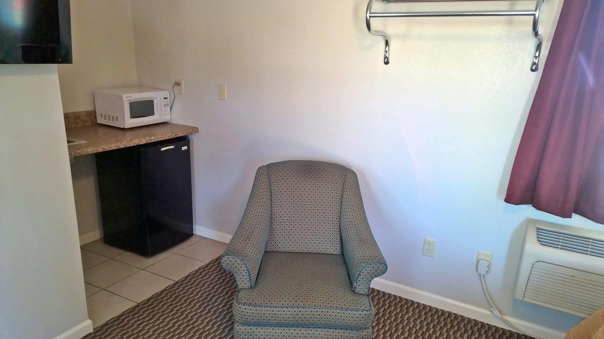 Higginsville Classic Motel מראה חיצוני תמונה