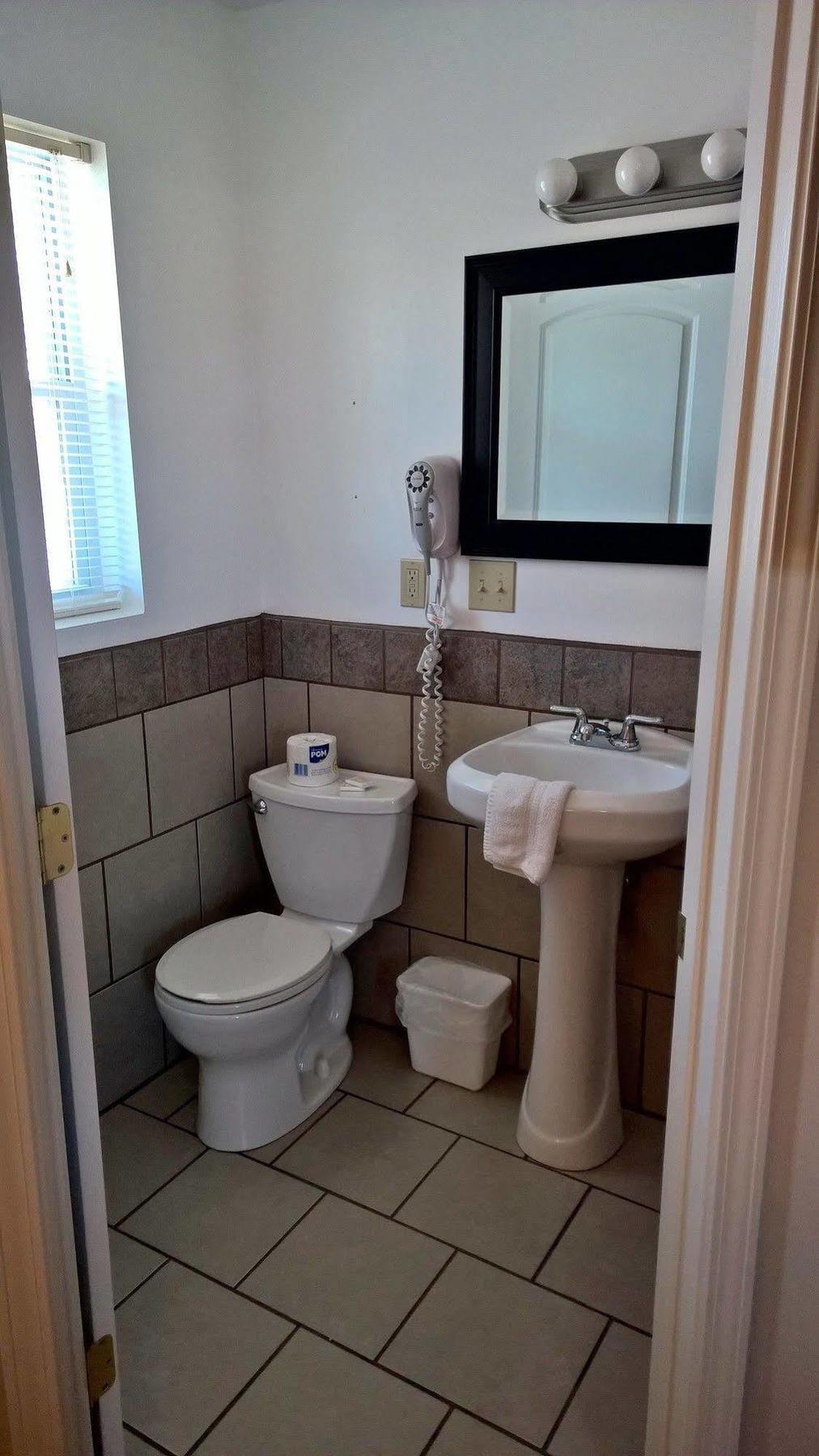Higginsville Classic Motel מראה חיצוני תמונה