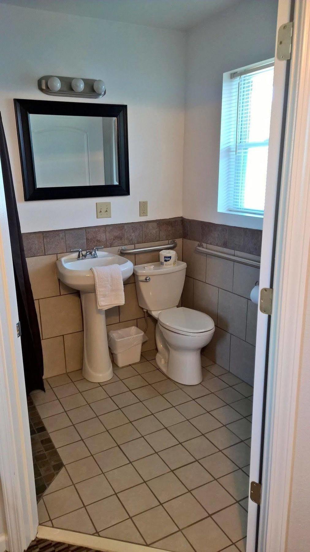 Higginsville Classic Motel מראה חיצוני תמונה
